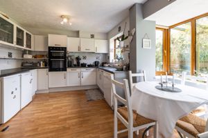 Kitchen/Breakfast- click for photo gallery